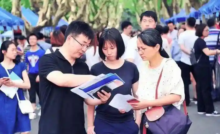 大一新生开学要提前几天到校吗？过来人的建议，对你会有帮助