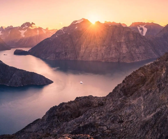 以“上海金”定价机制为基准，建立黄金市场价格标准体系